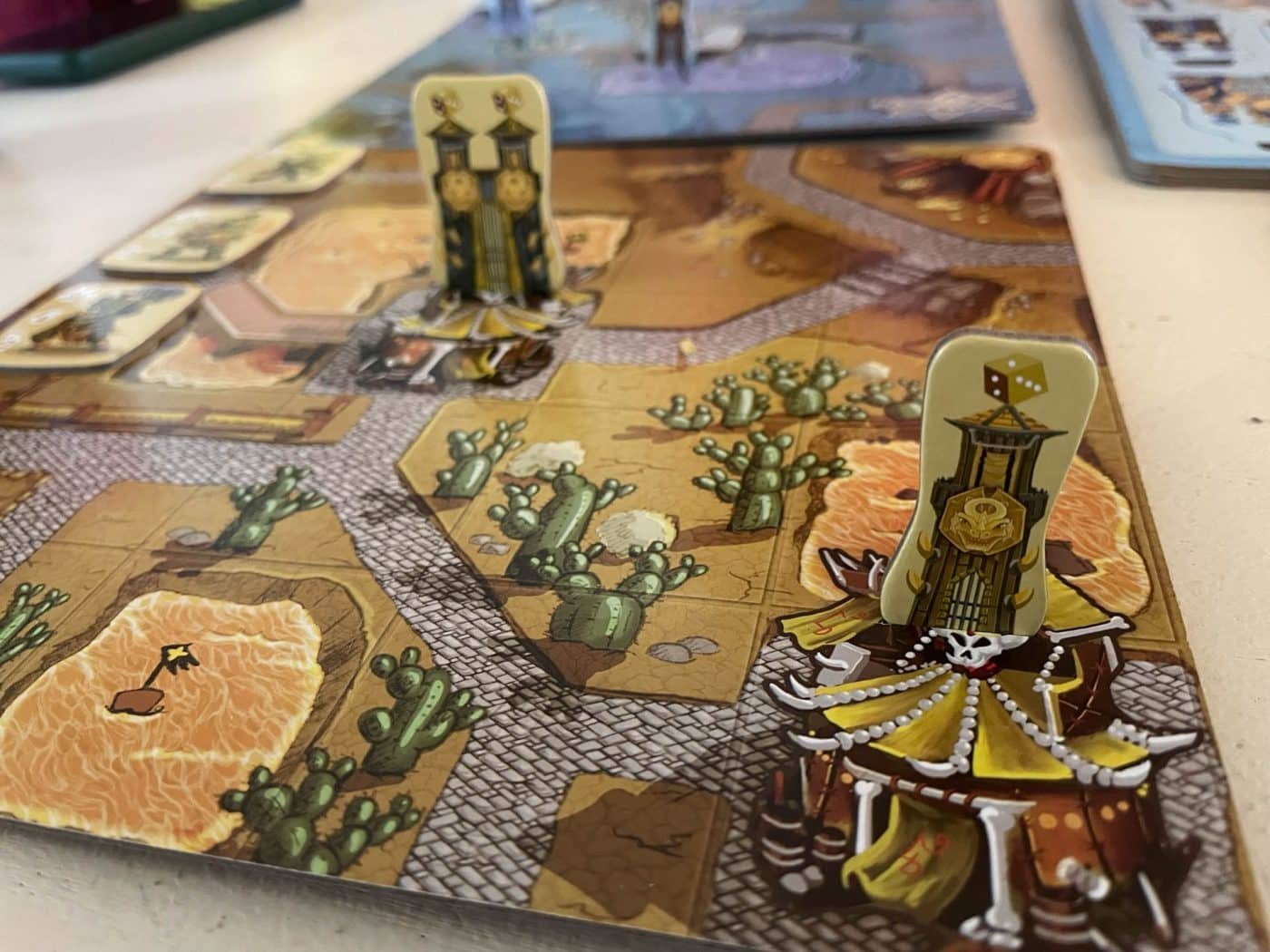 Each player in zaberias starts on their own map, and tries to encroach on enemy territory to win.